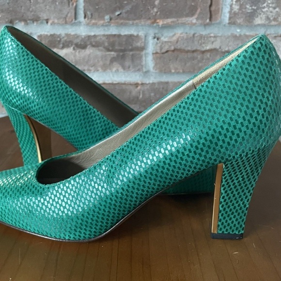 St. John Teal Textured Heels - Picture 4 of 5